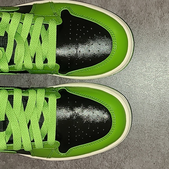 Nike Women's Air Jordan Mid - Picture 3 of 6